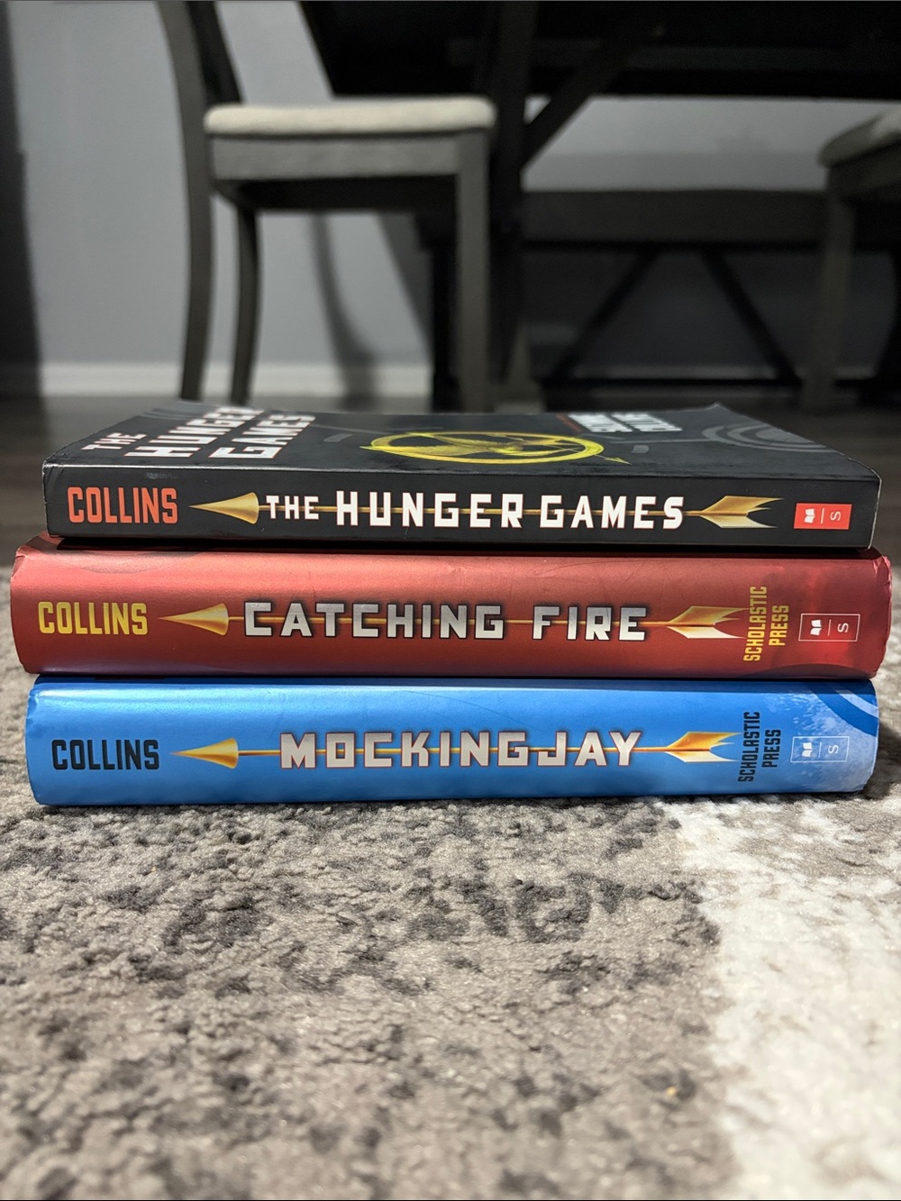 The Hunger Games Trilogy Set - Black, Red, Blue - Picture 3 of 3
